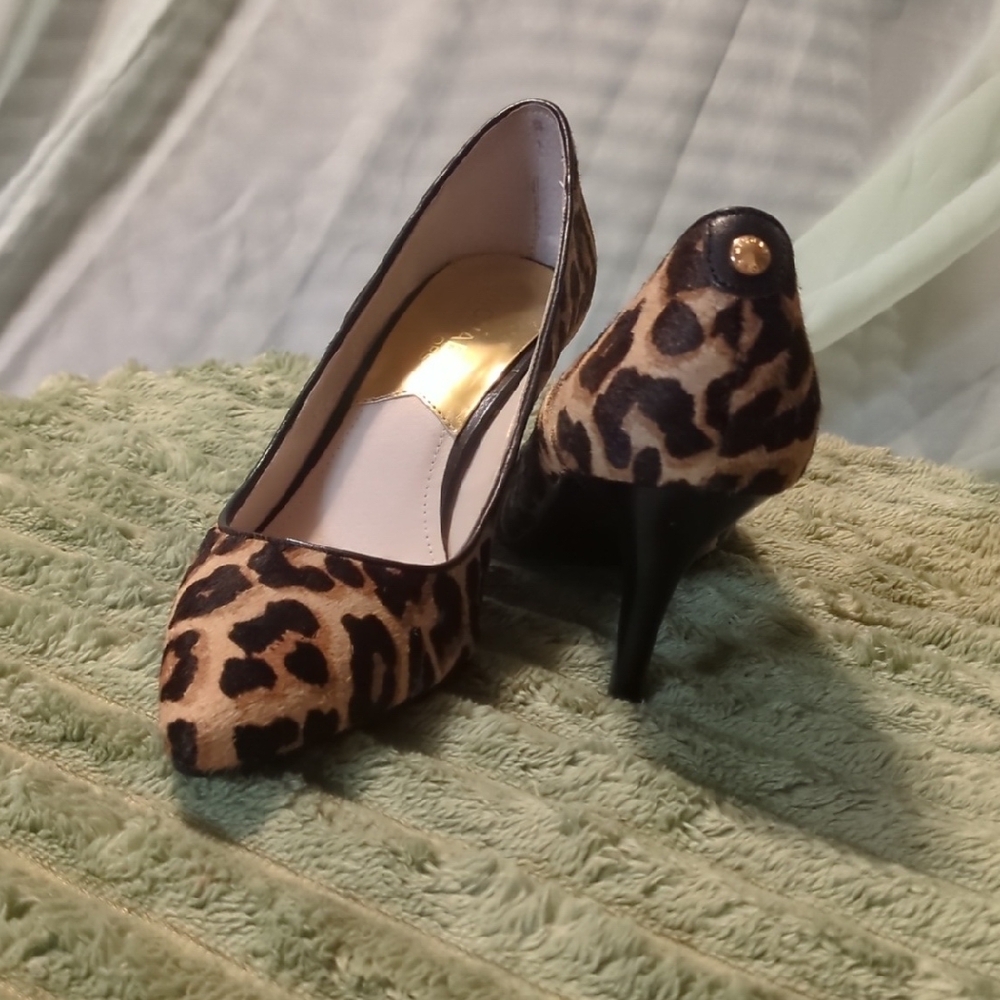 NWOT MICHAEL Kors Leopard Calf Hair Pointed Toe Kitten Heel Pumps - Size 6.5